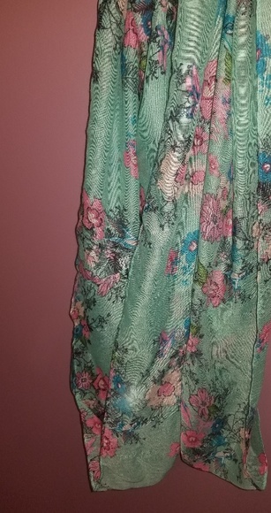 Floral scarf - Picture 1 of 2